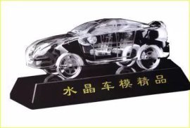 专业定做纪念品厂家，水晶内雕礼品，水晶楼模摆件