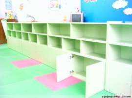 成都幼儿园午休床，幼儿园玩具柜，实木学生床