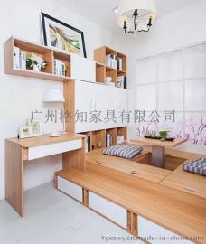书房里的榻榻米+书柜+电脑桌