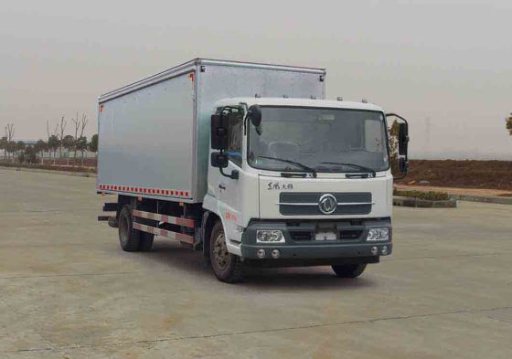 东风6.9吨 飞翼车 7米1 翼开启厢式车促销价