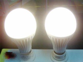 塑料壳  5W  LED球泡灯