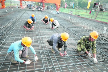湖南1至10月交通建设累计完成投资逾612亿元 