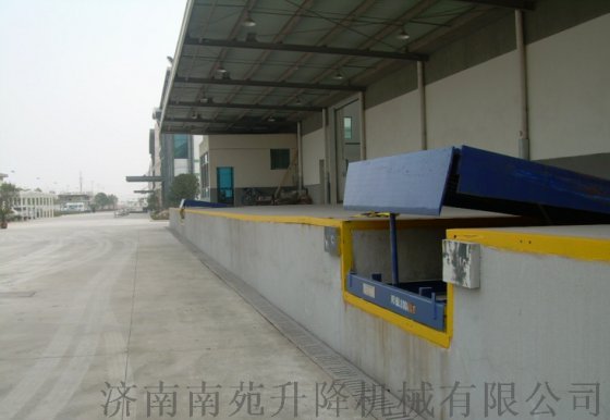 登车桥厂家，固定式登车桥