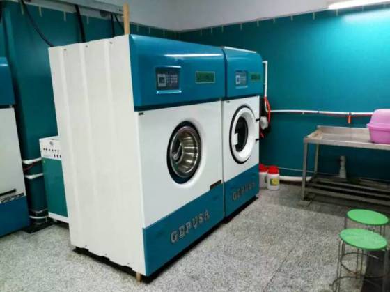 目前库房现有的多种品牌干洗店用的15-20公斤水洗机