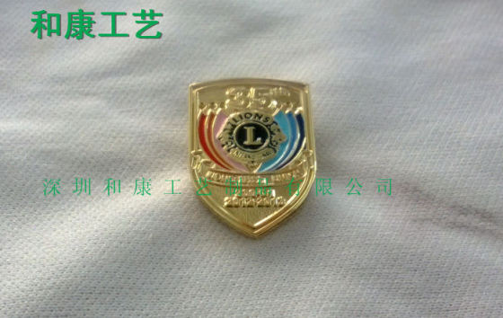 哪里可以做胸牌，广州金属胸牌制作，广州LOGO胸牌制作