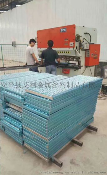 高品质不锈钢鳄鱼嘴脚踏防滑网板