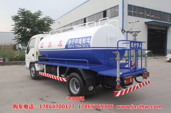生产供应小型洒水车，福田5吨底盘，多功能喷洒车