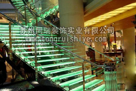 会所发光玻璃楼梯实际案例图