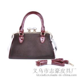 【潮流女包厂家】专门定制潮女包的厂家加工女包